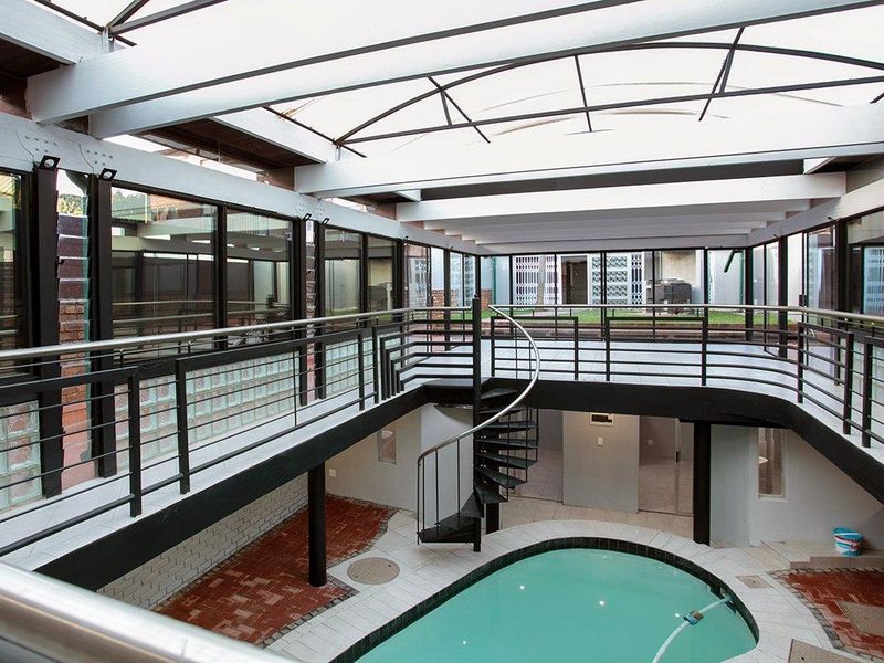 Stunning accommodation in Hatfield - Photo 2