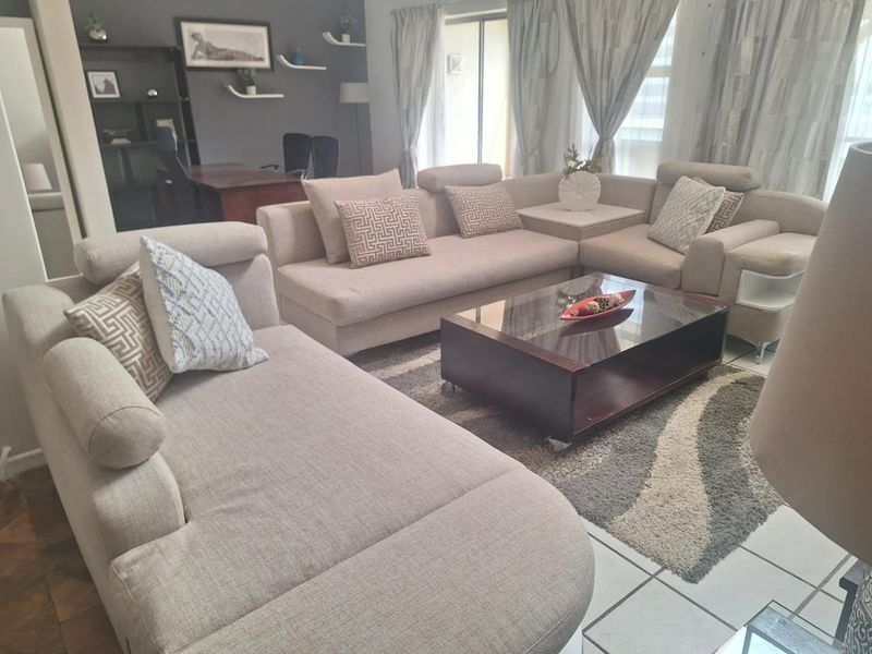 STUPENDOUS FULLY FURNISHED 3 BED APARTMENT IN THE ICONIC COMPLEX 77 GRAYSTON - Photo 3