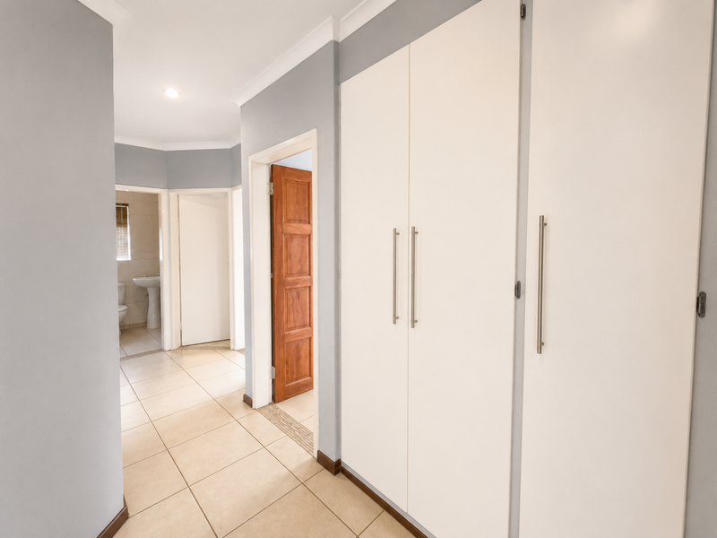 Lock Up, Move In & Love the Space! - Photo 9