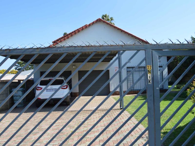 5 Bedroom Family Home For Sale in Brackendowns - Photo 2