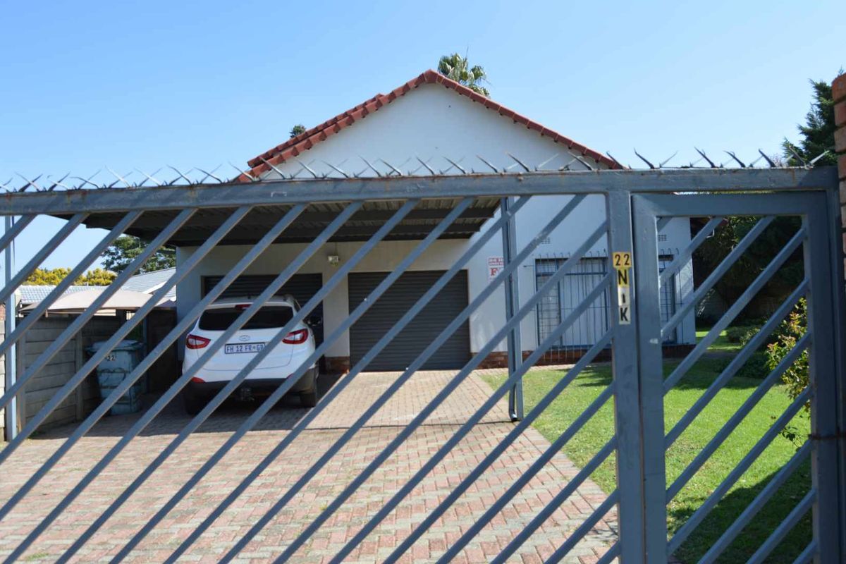 5 Bedroom Family Home For Sale in Brackendowns - Photo 2