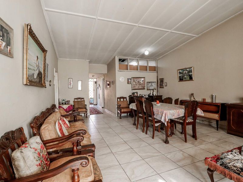 Spacious First Floor  3-Bed Apartment in Benoni CBD - Photo 9