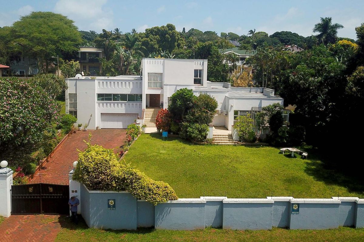 Renovator’s dream on large land in prime La Lucia with exceptional sea views - Photo 2