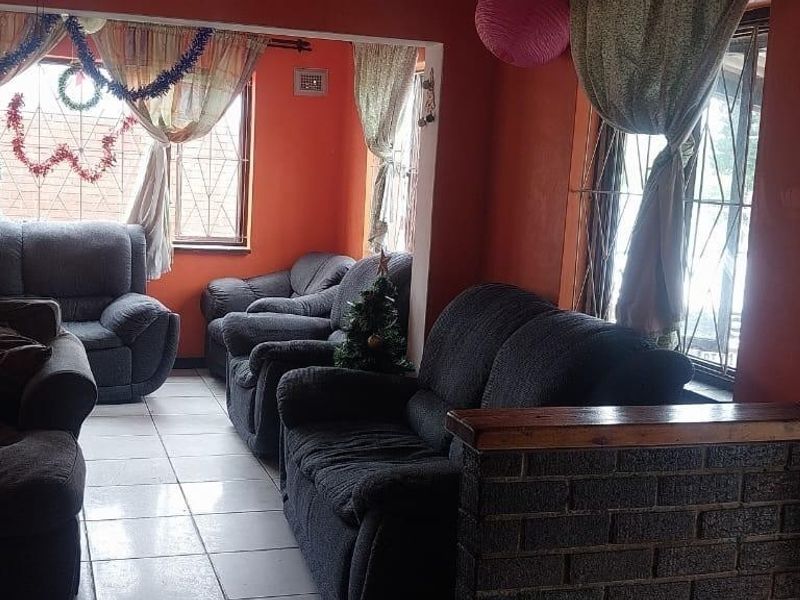 Charming 2-Bedroom Home with Garden and Balcony in Austerville - Photo 2