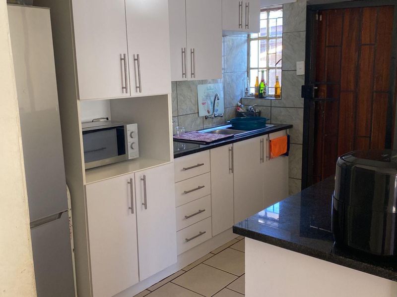 Three bedrooms house for sale in Elandspoort - Photo 2