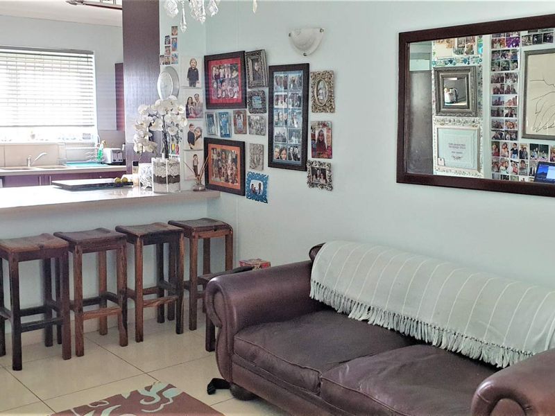 2 bedroom Airbnb 1 bathroom apartment - Photo 4