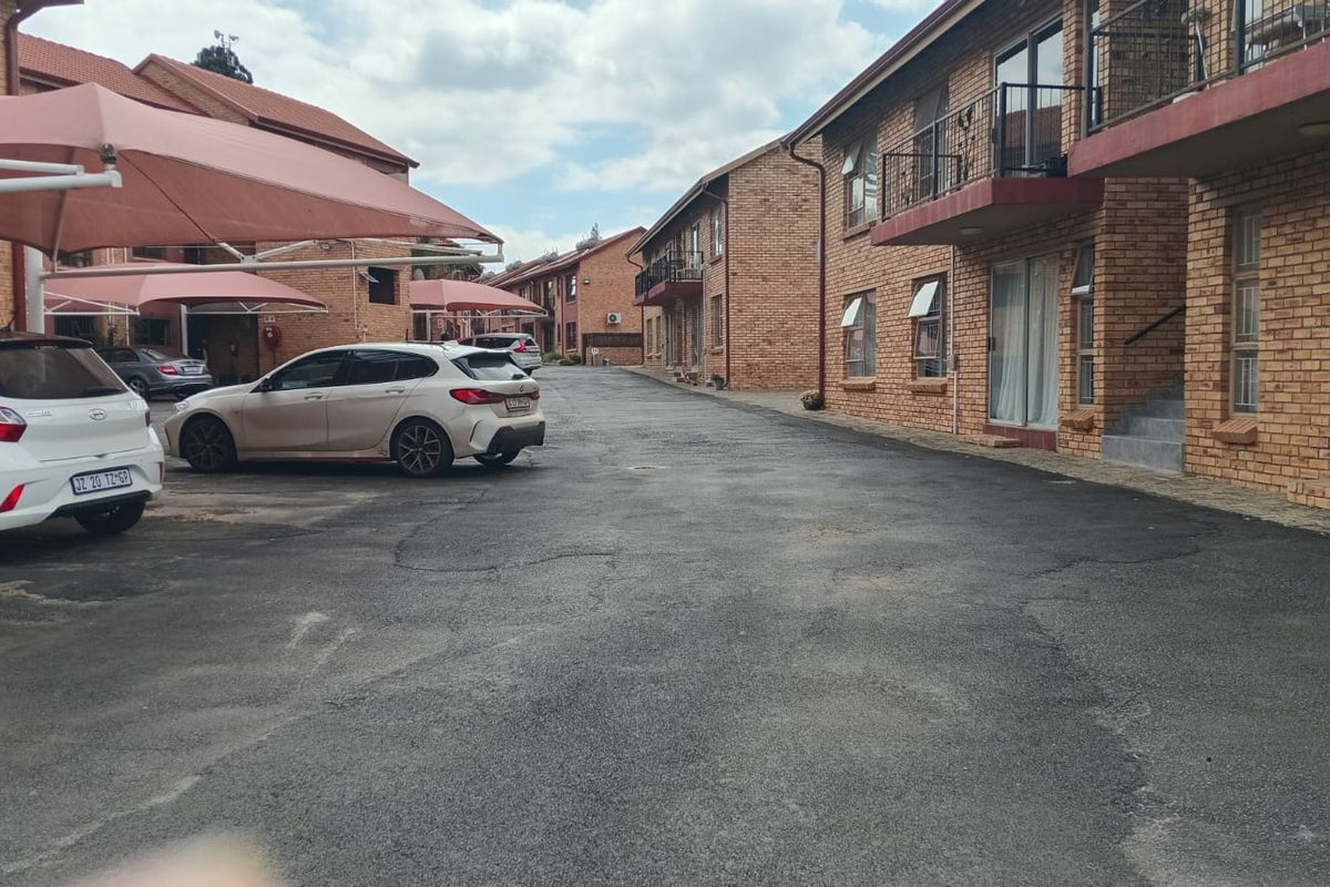 Modern Two Bedroom Townhouse For Sale in Brackendowns. - Photo 2