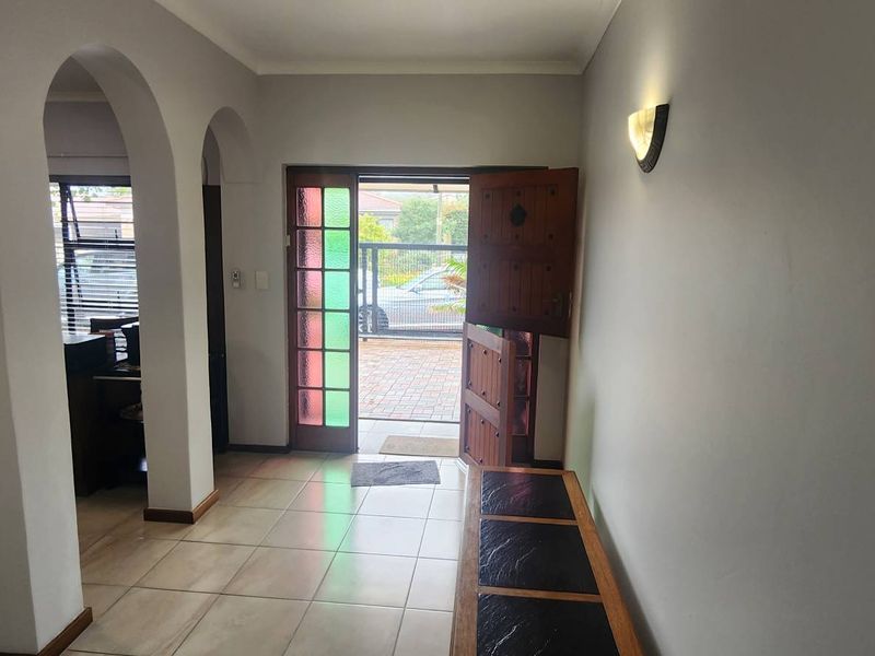 MASTERPIECE FOR STYLISH COMFORTABLE LIVING AND ENTERTAINING - Photo 6