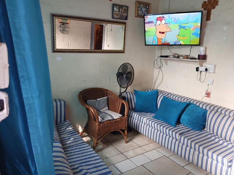 Semi-Attached 1Bedroom Property for Sale in Scottsdene - Photo 7