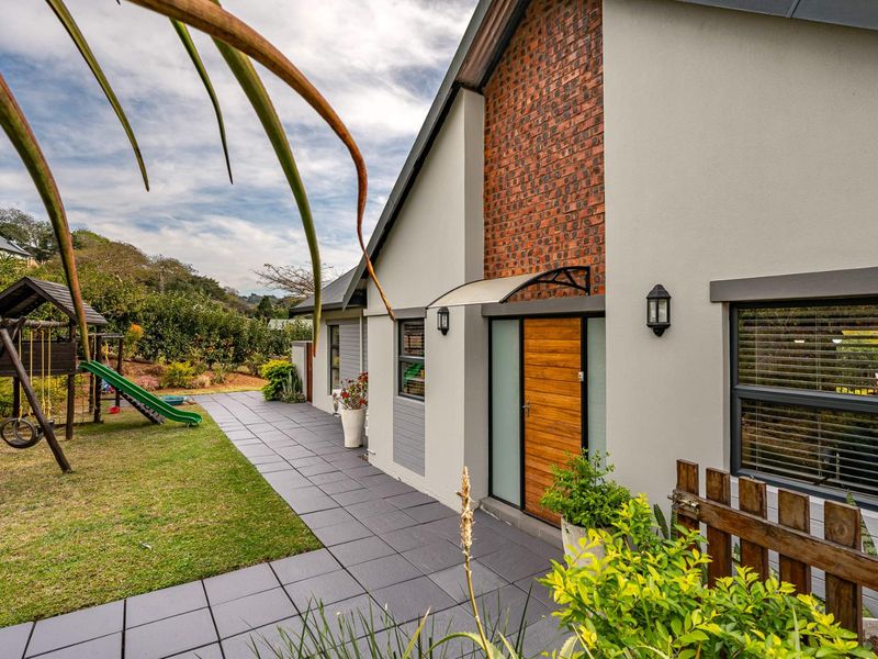 Stunning 3 Bedroom Luxury Townhouse in Waterfall - Photo 4
