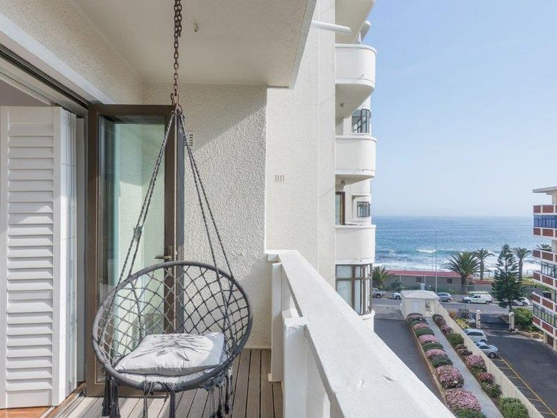 Beachfront Perfection at Kingsgate - Airbnb friendly with basement parking - Photo 3