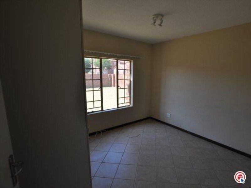 2 bedrooms Apartment in MOOIKLOOF RIDGE - Photo 2