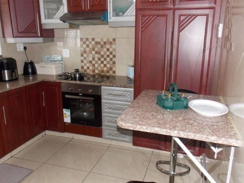 Cozy Family Home in Westcliff with Great Security Features - Photo 9
