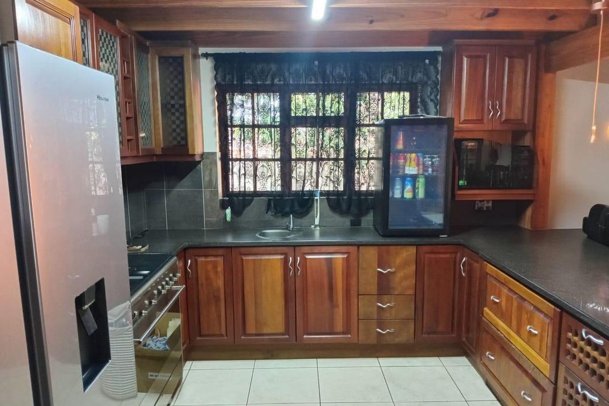 Spacious 4-Bedroom Family Home with Pool, Lapa & Entertainment Area - Photo 3