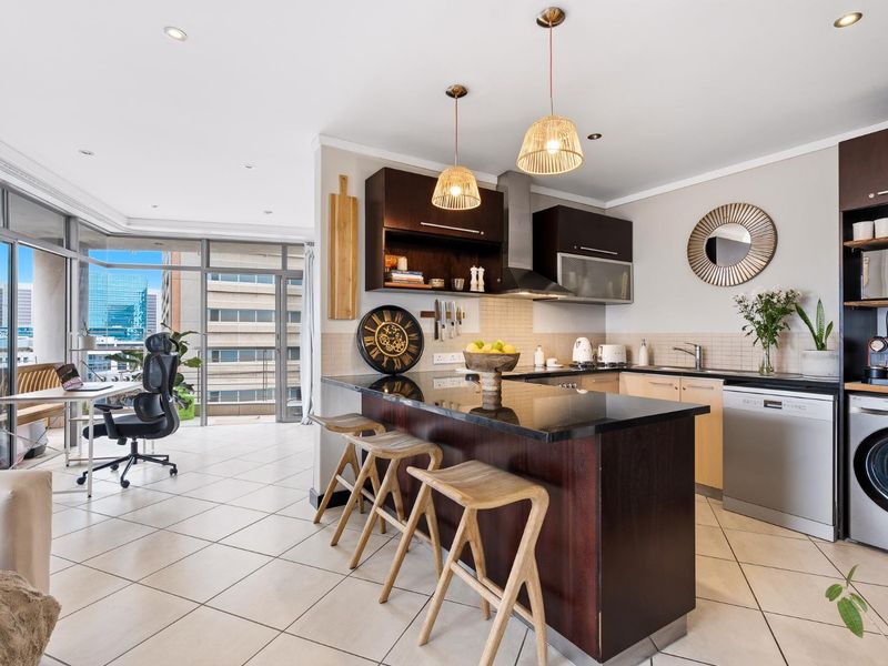 Furnished Spacious 1 Bed with Balcony & Views Available 3 May - Photo 5