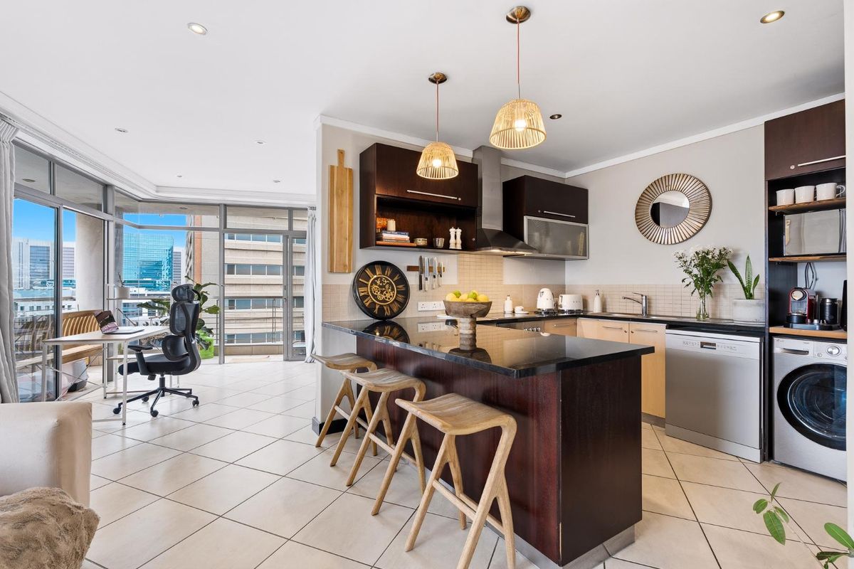 Furnished Spacious 1 Bed with Balcony & Views Available 3 May - Photo 5