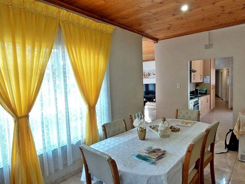 Family home with Flat - Photo 7