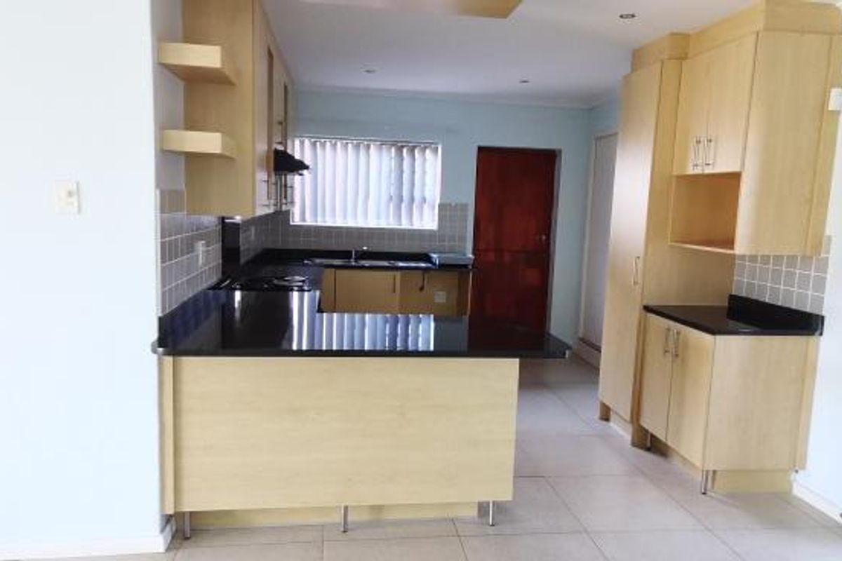 Stylish 3-Bed Townhouse in Cosmos Villas - Available 15 April 2026! - Photo 4