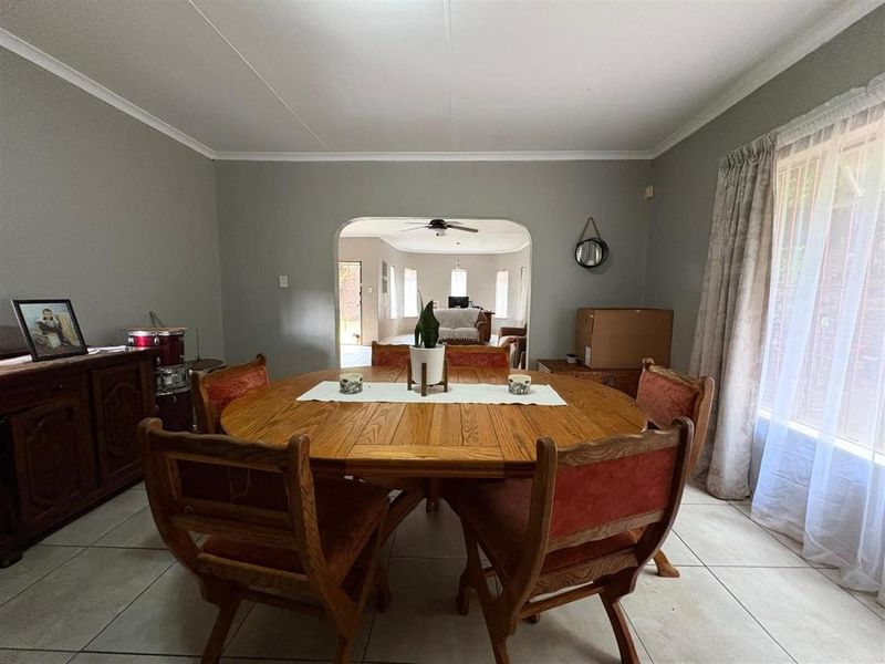 House For Sale in Mulbarton, Johannesburg - Photo 6