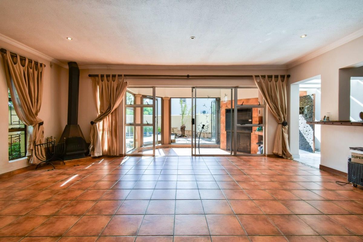 Spacious Family Home in Secure Estate | 4 Bed | 2 Bath | Double Garage - Photo 4