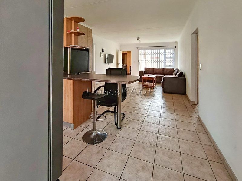 Meersig, Walvis Bay:  3 Bedr Unit in Meersig Heights is for Sale - Photo 3