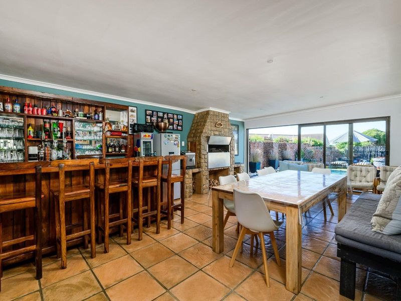 Large home with 5 flats - Photo 7