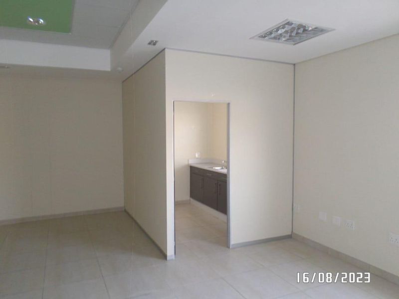 Office For Sale in Auasblick - Photo 8