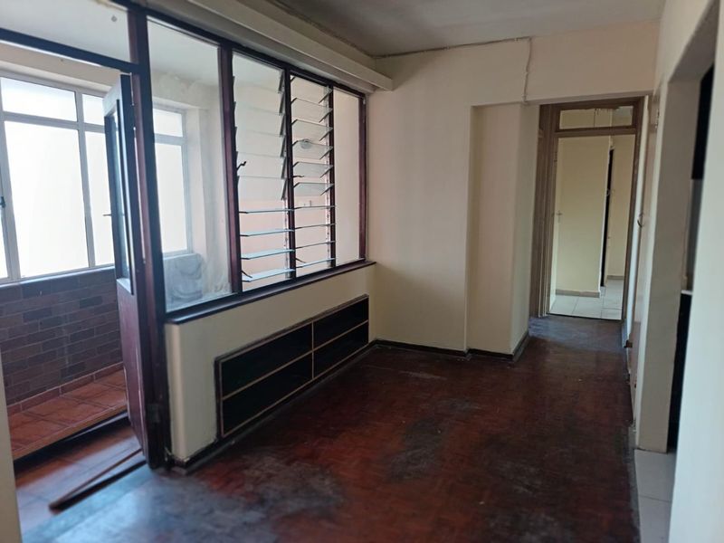 3. Family-Friendly 2-Bedroom Near Schools & Transport Links! - Photo 6