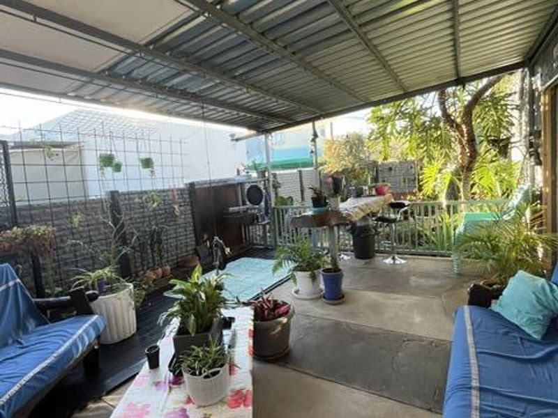Well maintained house, lovely garden and affordable - Photo 9