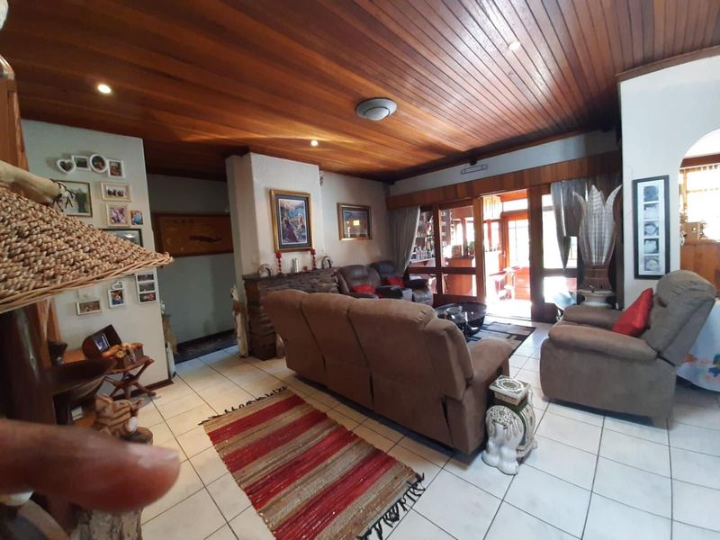 Spacious Family Home with Flatlet, Pool & Prime Location - Photo 10