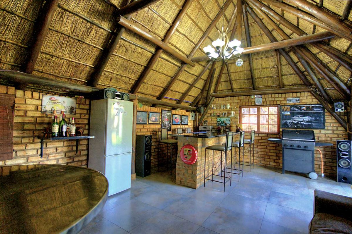 Renovated beauty with teen pad - Photo 2