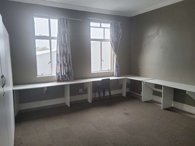 Stunning Investment Opportunity: Spacious Block of Flats in Prime Location - Photo 8