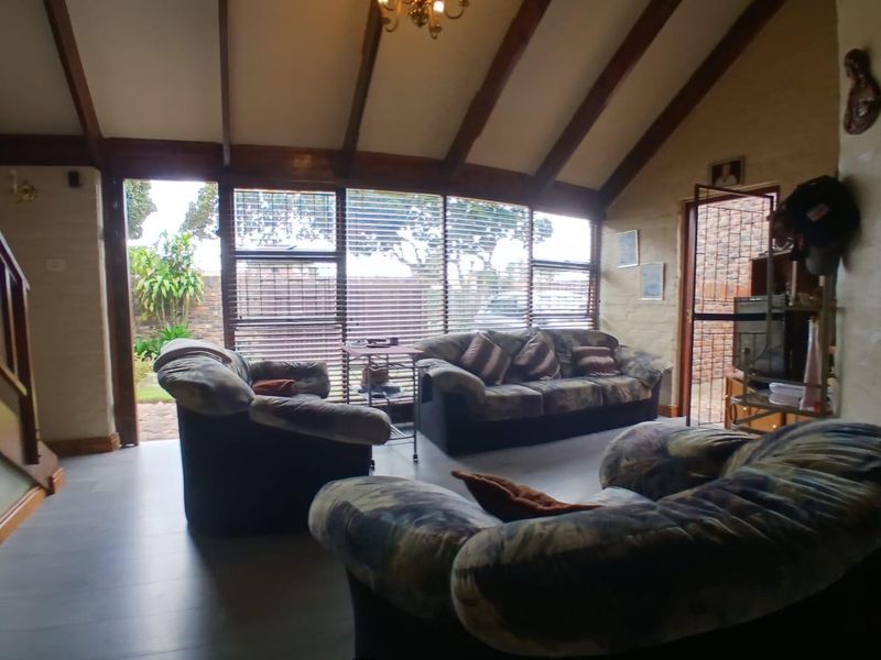 Sectional Title Facebrick Duplex Townhouse in quiet complex - Photo 6