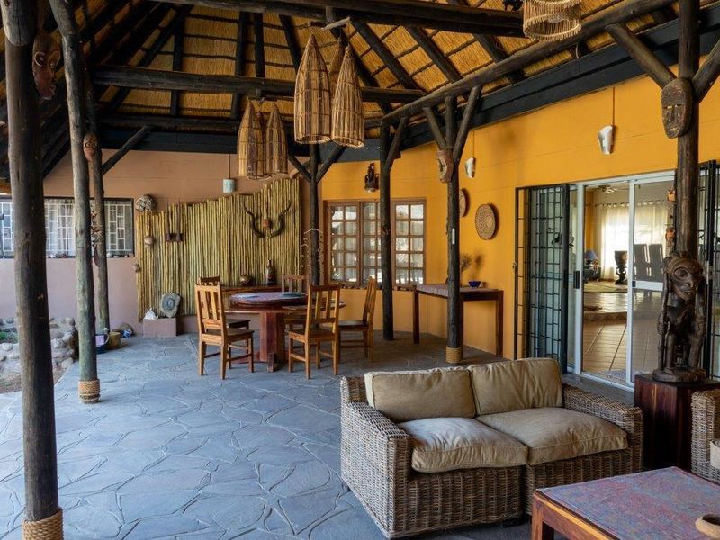 Neat family house in Omaruru - Photo 2