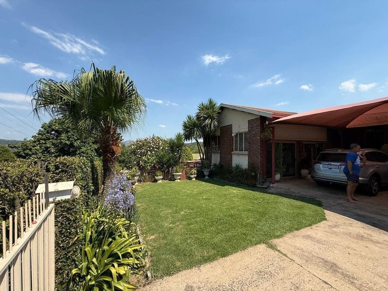 Comfortable Family Home with Flatlet Potential and Established Garden in Estcourt. - Photo 4