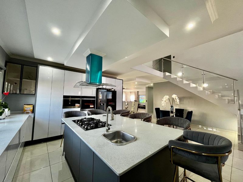 Luxurious 5-Bedroom House in Six Fountains Estate - Photo 10