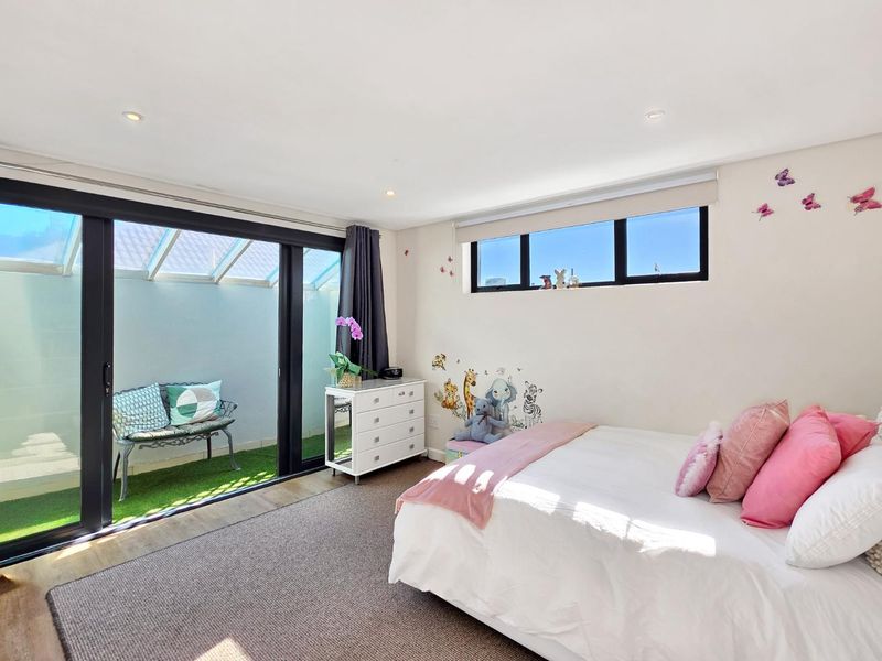 Spacious 2 Bedroom Duplex Apartment with Sunny Garden - Photo 6