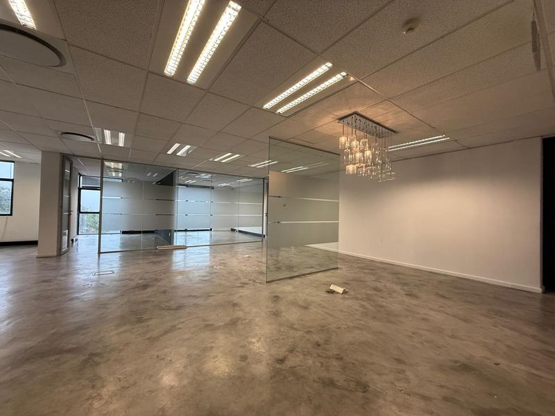 Prime Office Space Available in a Prestigious Building - Photo 5