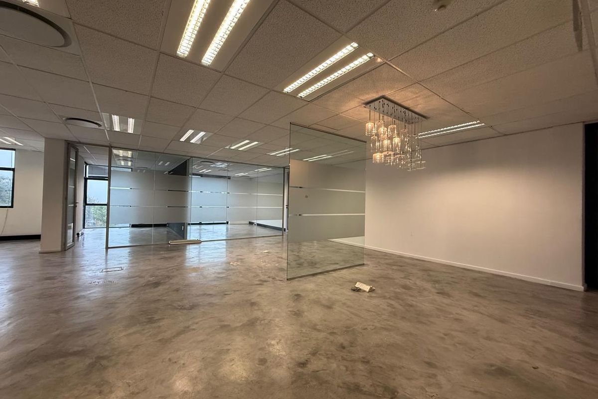 Prime Office Space Available in a Prestigious Building - Photo 5