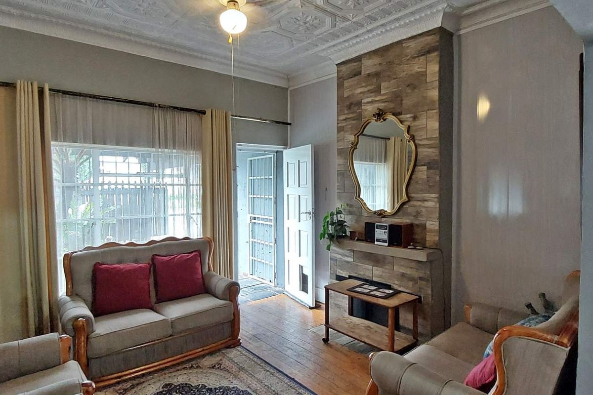 Family Home with Guest Suite and Flatlet. - Photo 3