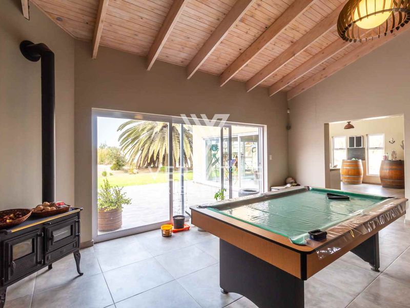 Expansive Living, Serene Setting - Photo 5