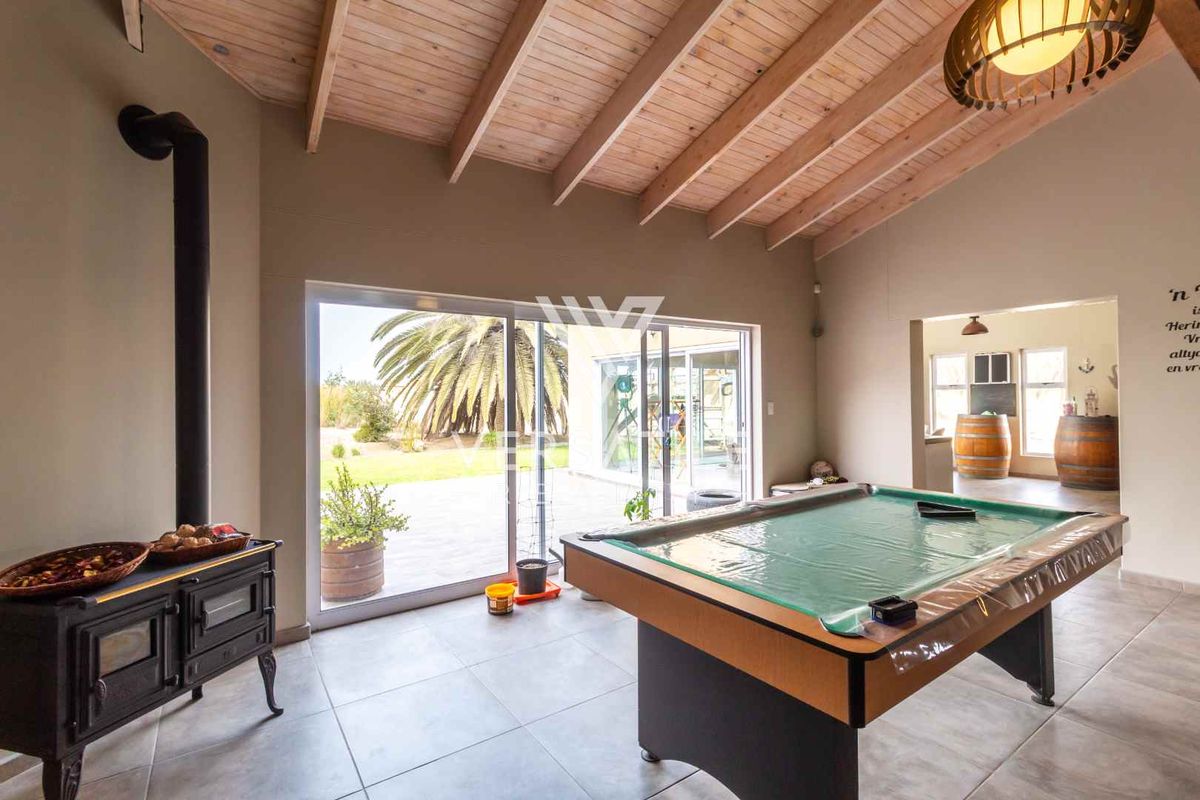 Expansive Living, Serene Setting - Photo 5