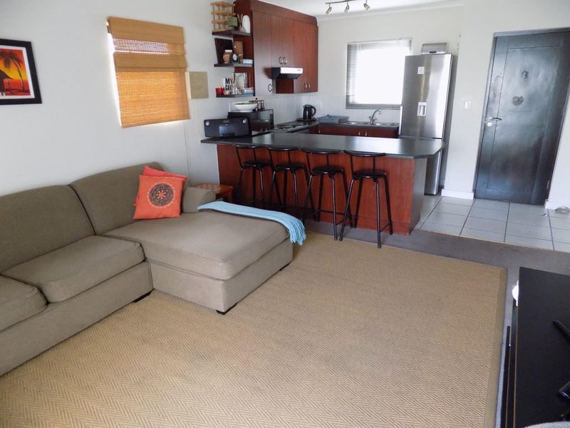 Lovely free-standing 3 bed home in Fishermans Village - Photo 9