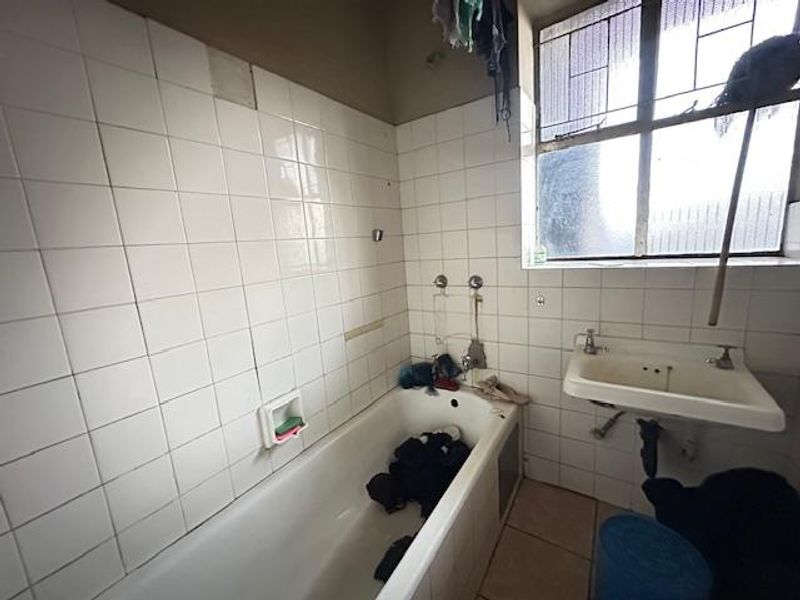 Spacious 4-Bedroom Apartment for Sale in Arcadia - Photo 9