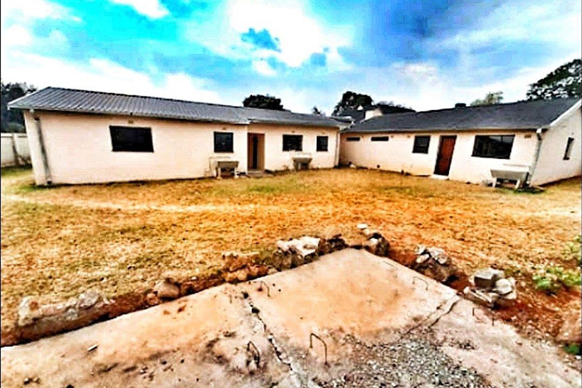 "An ideal home featuring a vast expanse of land of 2.5 Hectares" - Photo 5