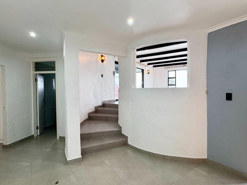 NEWLY RENOVATED 4 BEDROOM FAMILY HOME - Photo 5