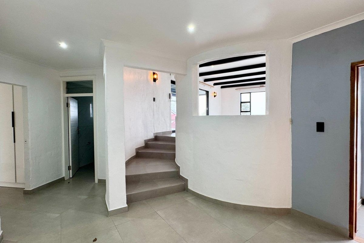 NEWLY RENOVATED 4 BEDROOM FAMILY HOME - Photo 5
