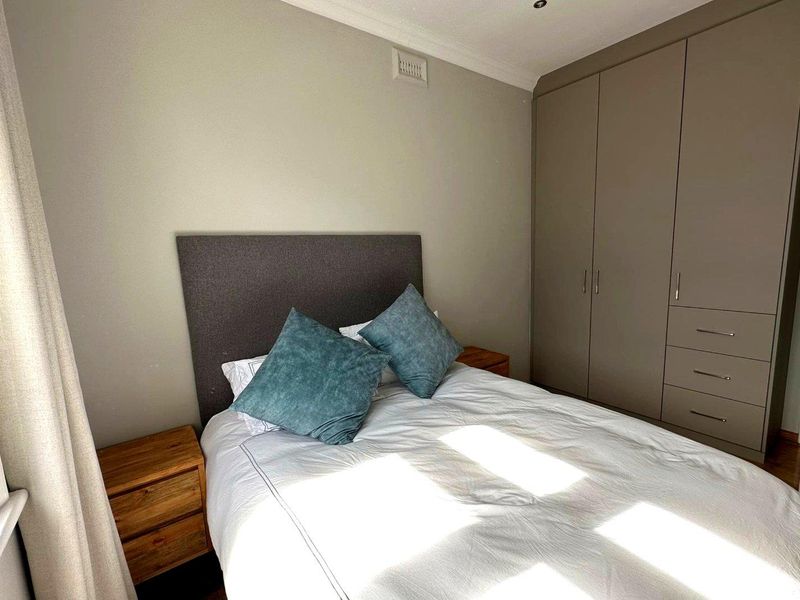 Top Floor Corner Apartment in Sea Point - Photo 9