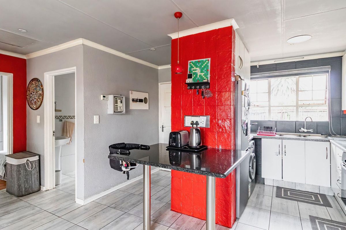 First Floor 2-Bedroom with a Balcony & Carport! - Photo 4