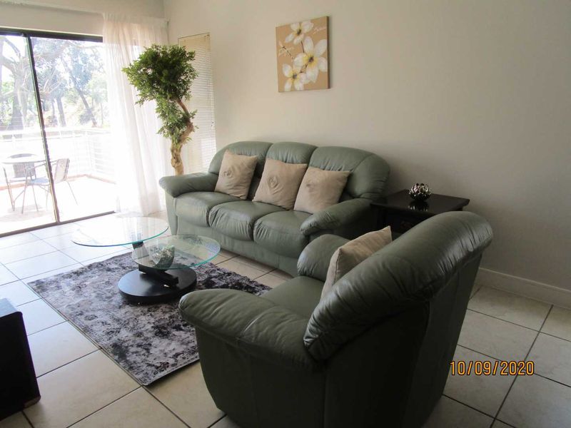Stylishand Modern  2 Bed 2 Bath Apartment in Great Complex - Photo 3